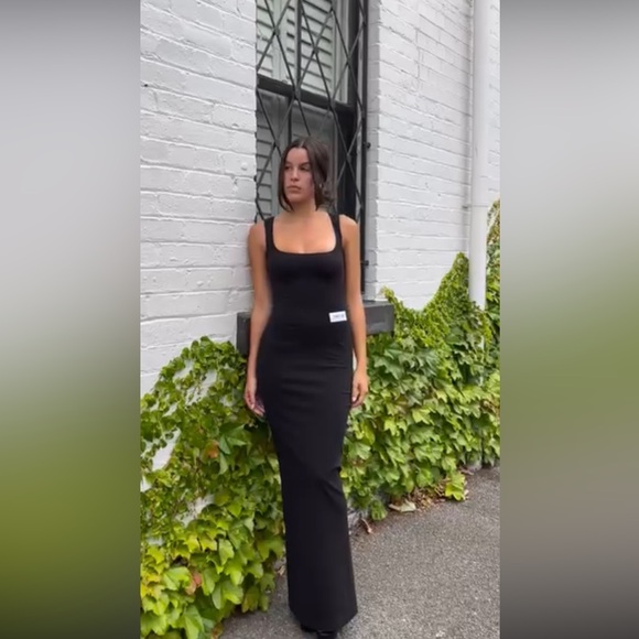 DOLCE & GABBANA x KIM LONG COLUMN DRESS | BLACK - Picture 4 of 16